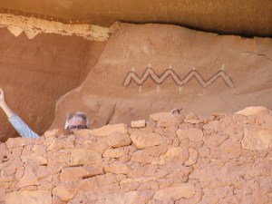 Leonard behind defensive outer wall with pictographs